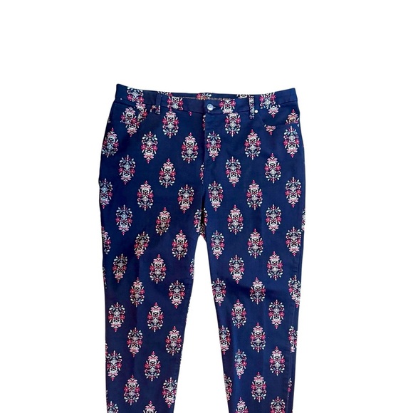 CHICO’S So Slimming Foliage Fusion Girlfriend Ankle Jeans size 3.5/ XL/ 18 - Picture 2 of 8